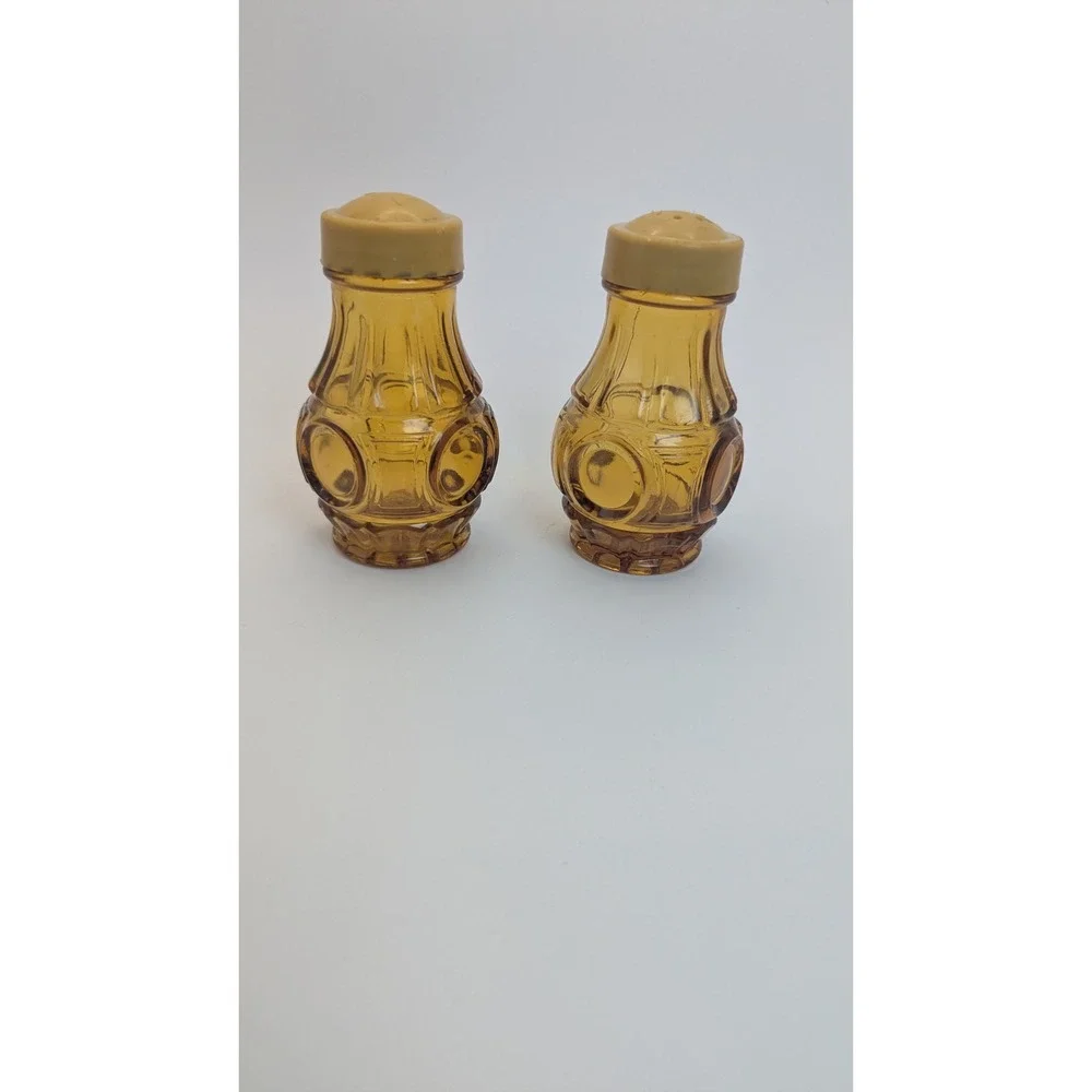 Vintage Amber Glass Salt Pepper Shakers‎ Thumbprint Ribbed MCM Retro Set 4 Inch
